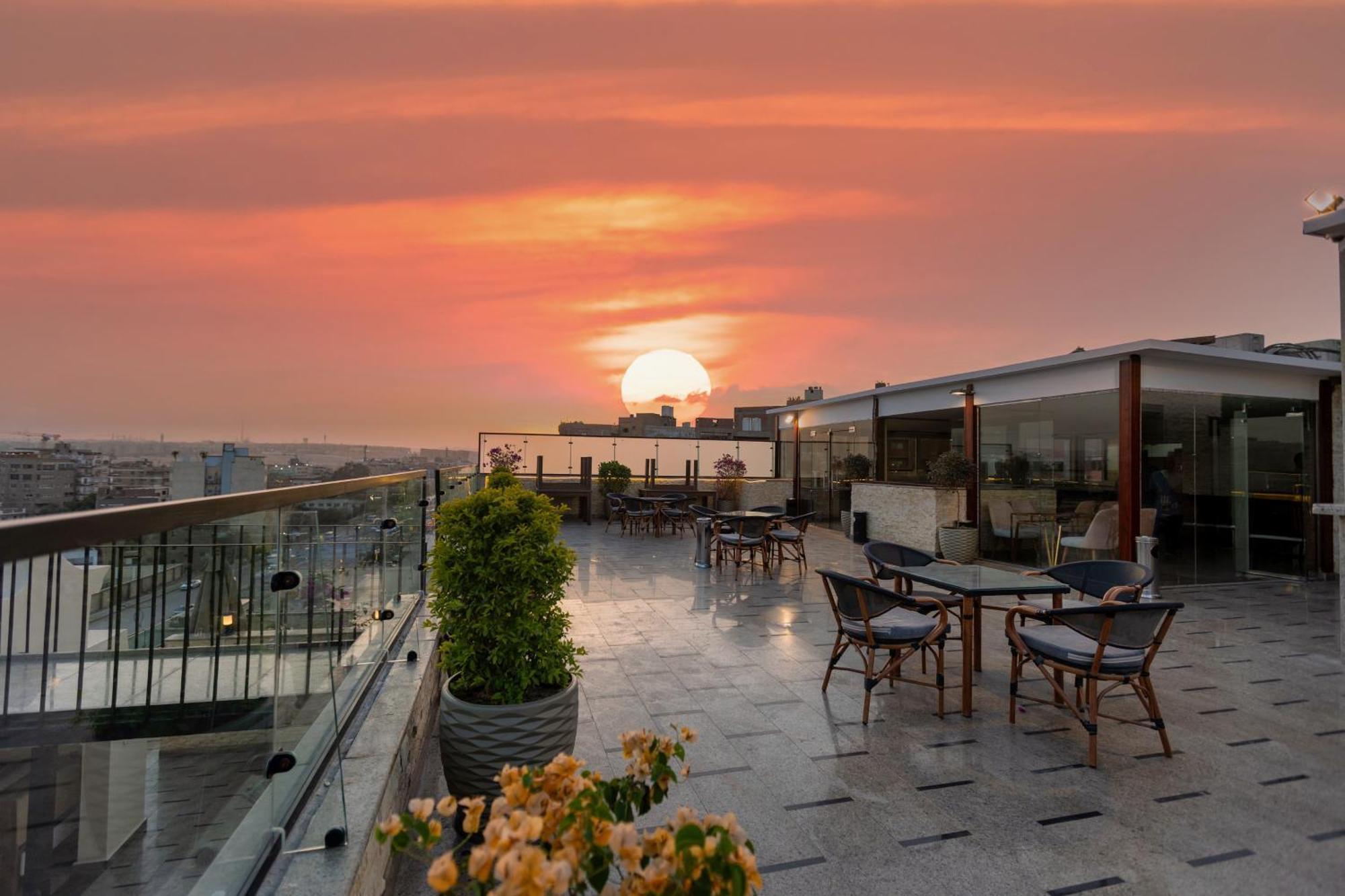 Pyramids Charm Hotel Al Kawm al Akhdar Exteriör bild